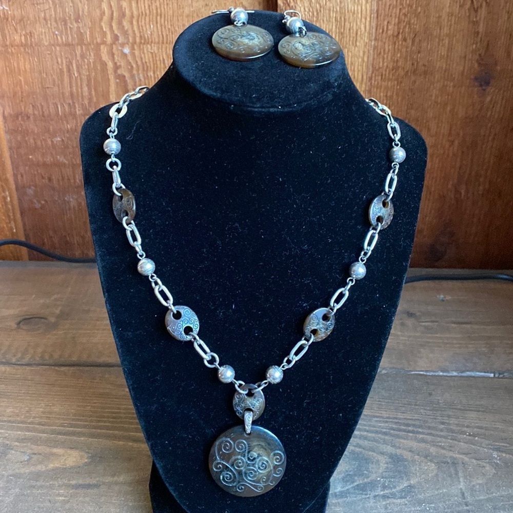 Brighton vintage etched shell silver pendant collar necklace and earrings set